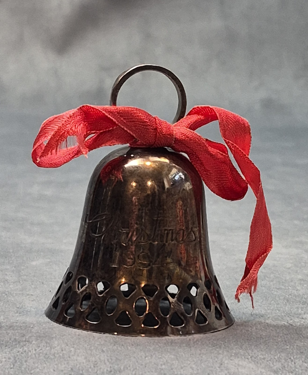 Vintage International Silver Co. Silver-plated Hand Bell Christmas 1994